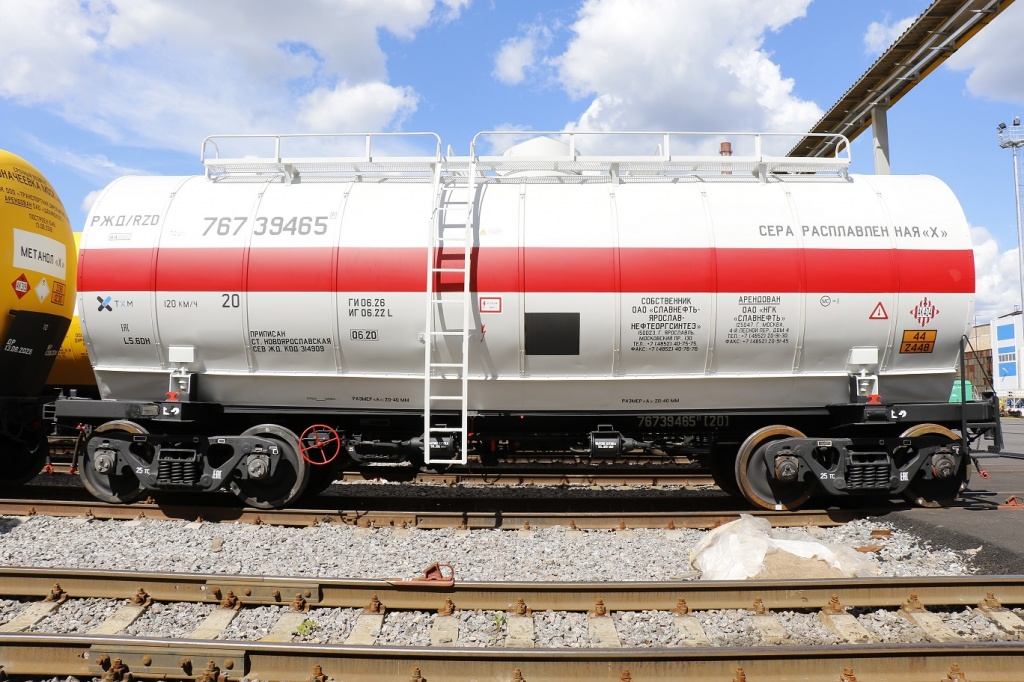 UWC's tank car of molten sulfur.JPG